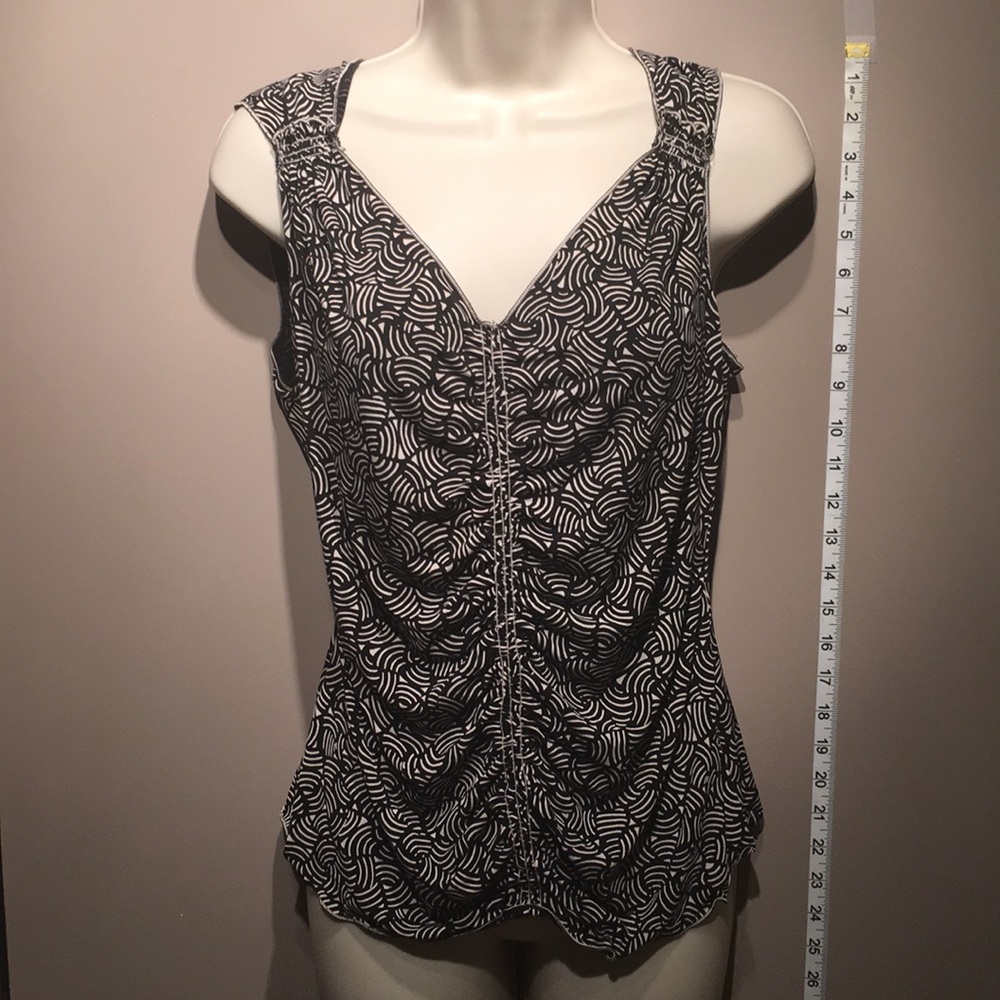 Max Studio super stretch V neck top size L